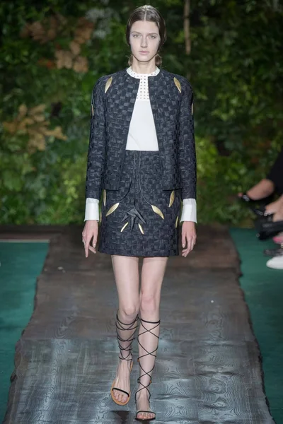Look 10
